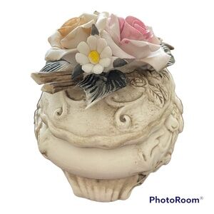 Capodimonte authentic porcelain trinket box made in Italy new in box